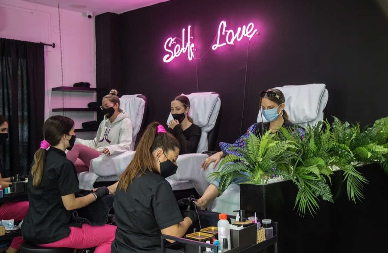 «Δεν θέλω να θυμάμαι πώς ήμασταν πριν την Treatwell». Συνέντευξη με την Ελισάβετ Γώγου, ιδιοκτήτρια του Glow bar