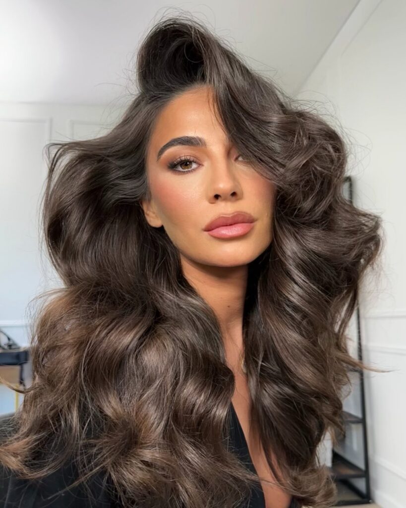 Τάσεις ομορφιάς άνοιξη 2026 - Pop mood μανικιούρ (ρίγες) - @natalieannehair | Treatwell